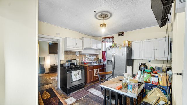 4425 W Carroll Avenue, Chicago, IL 60624