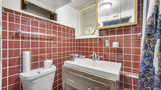 4425 W Carroll Avenue, Chicago, IL 60624