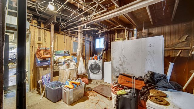 4425 W Carroll Avenue, Chicago, IL 60624