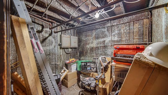 4425 W Carroll Avenue, Chicago, IL 60624