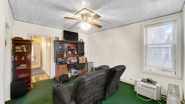 4425 W Carroll Avenue, Chicago, IL 60624