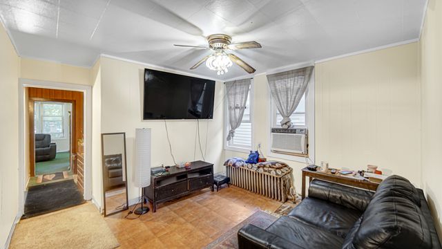 4425 W Carroll Avenue, Chicago, IL 60624
