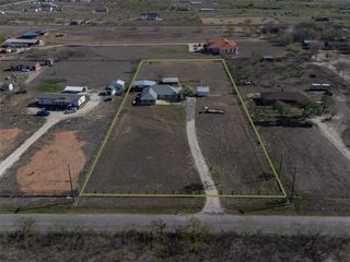 2412 Williamson RD, Lockhart, TX 78644