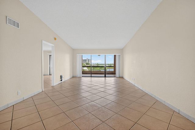 1030 Us Highway 1 413, North Palm Beach, FL 33408