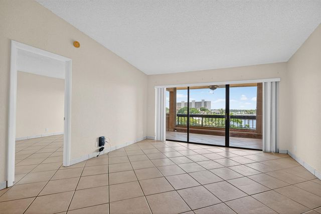 1030 Us Highway 1 413, North Palm Beach, FL 33408