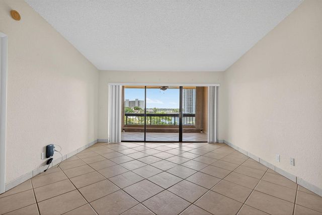 1030 Us Highway 1 413, North Palm Beach, FL 33408