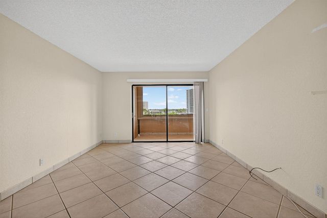 1030 Us Highway 1 413, North Palm Beach, FL 33408