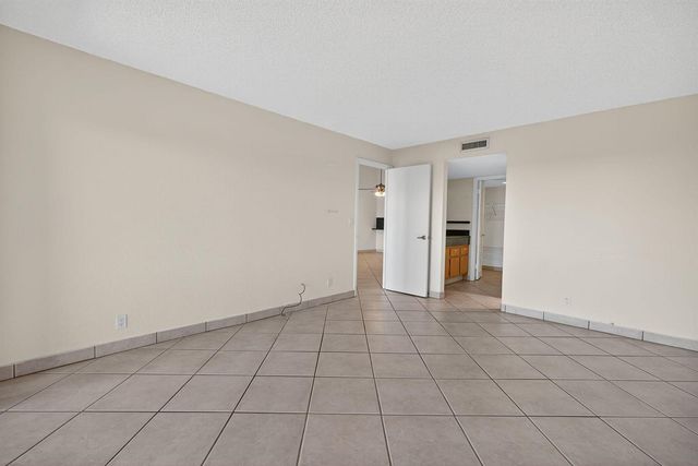 1030 Us Highway 1 413, North Palm Beach, FL 33408