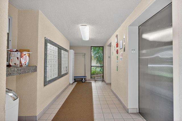 1030 Us Highway 1 413, North Palm Beach, FL 33408