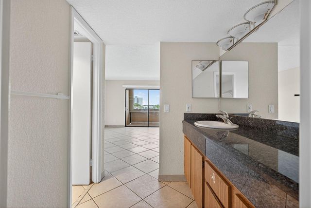 1030 Us Highway 1 413, North Palm Beach, FL 33408