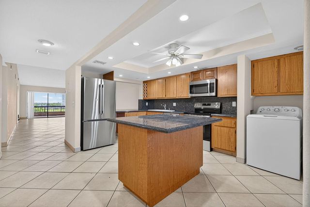 1030 Us Highway 1 413, North Palm Beach, FL 33408