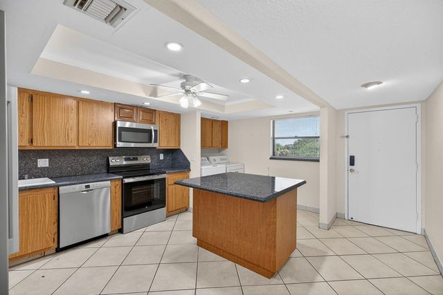 1030 Us Highway 1 413, North Palm Beach, FL 33408