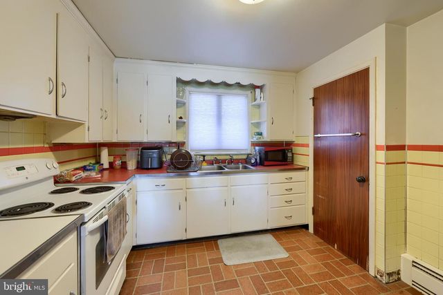 807 HIGH ST, Akron, PA 17501