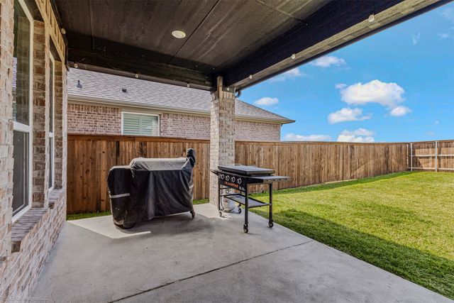 904 Vineyard Way, Forney, TX 75126