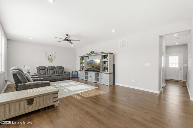 518 Williamsburg Dr, Mt Washington, KY 40047