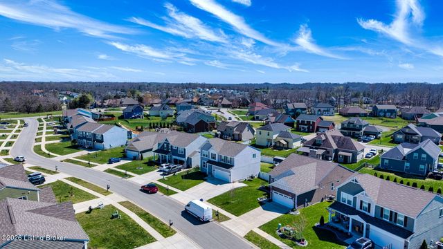 518 Williamsburg Dr, Mt Washington, KY 40047