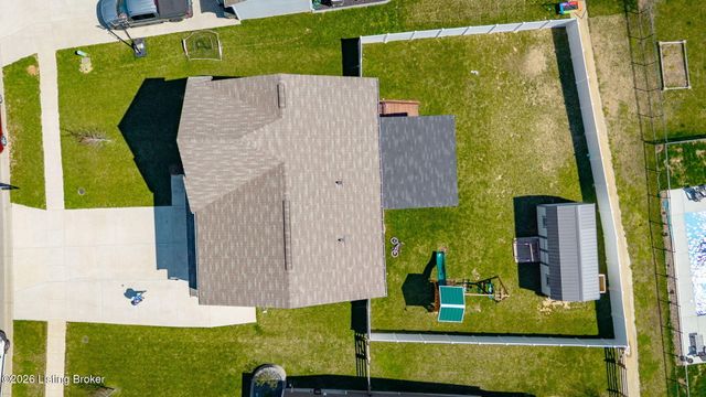 518 Williamsburg Dr, Mt Washington, KY 40047