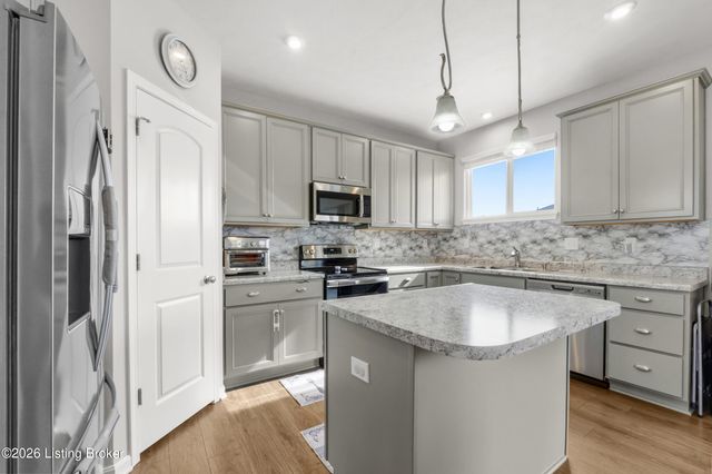 518 Williamsburg Dr, Mt Washington, KY 40047