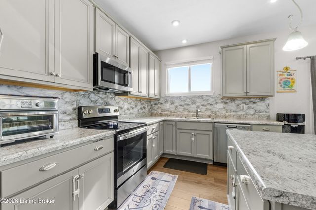 518 Williamsburg Dr, Mt Washington, KY 40047