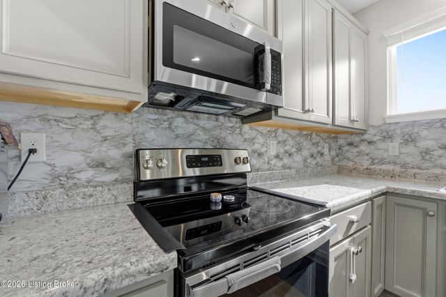 518 Williamsburg Dr, Mt Washington, KY 40047