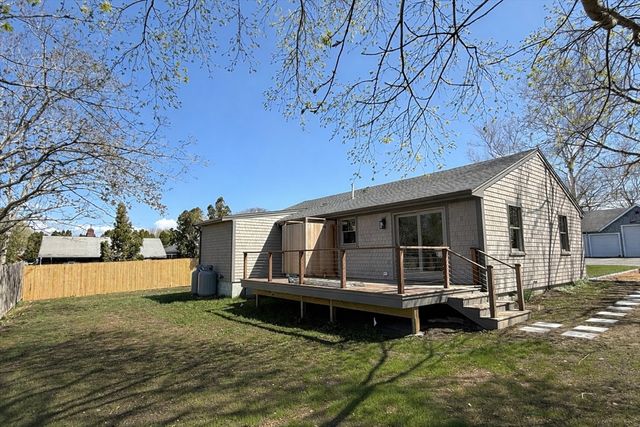 10 Winthrop Avenue, Oak Bluffs, MA 02557