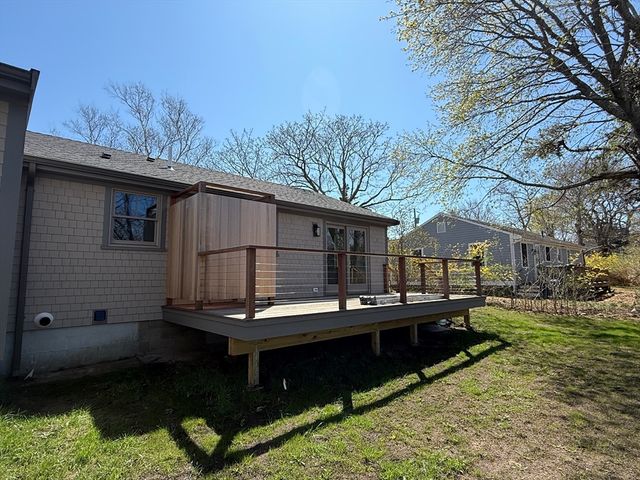 10 Winthrop Avenue, Oak Bluffs, MA 02557