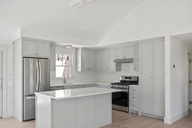 10 Winthrop Avenue, Oak Bluffs, MA 02557