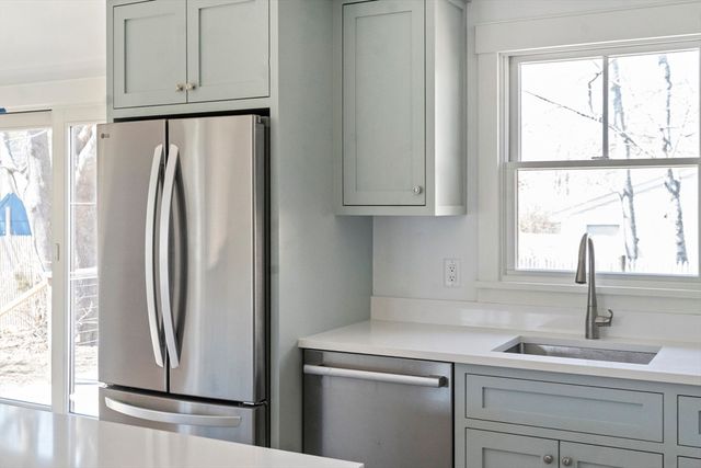 10 Winthrop Avenue, Oak Bluffs, MA 02557