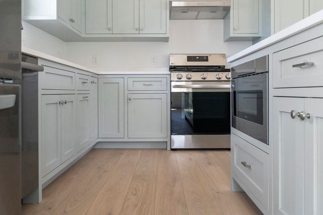 10 Winthrop Avenue, Oak Bluffs, MA 02557