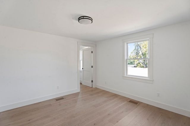 10 Winthrop Avenue, Oak Bluffs, MA 02557