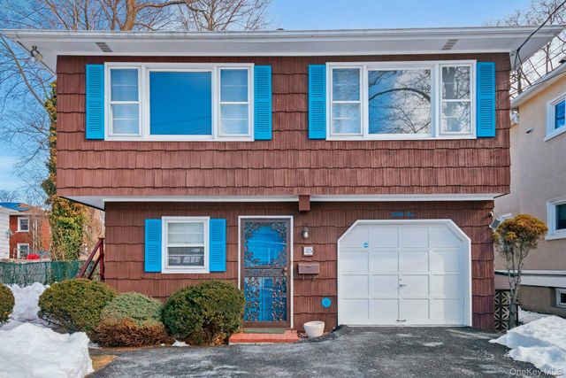 35 Lenox Avenue, Pleasantville, NY 10570