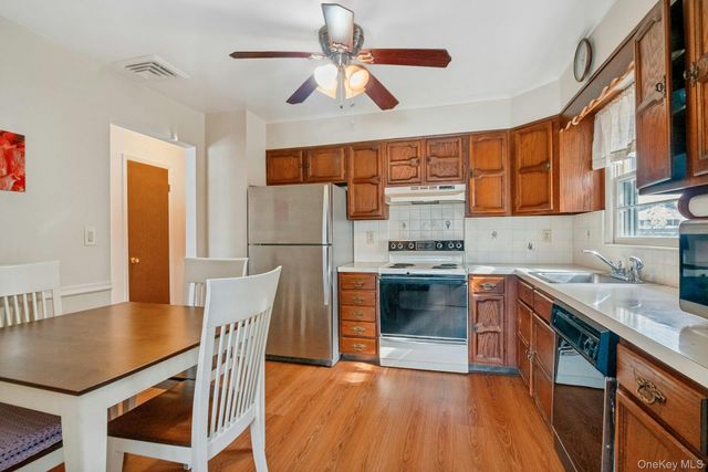 35 Lenox Avenue, Pleasantville, NY 10570