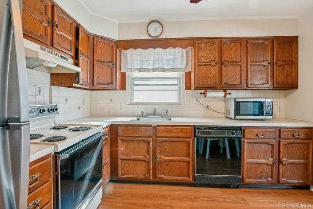 35 Lenox Avenue, Pleasantville, NY 10570