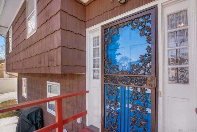 35 Lenox Avenue, Pleasantville, NY 10570