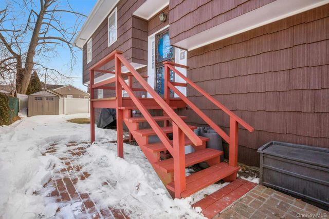 35 Lenox Avenue, Pleasantville, NY 10570