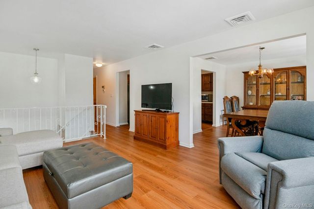 35 Lenox Avenue, Pleasantville, NY 10570