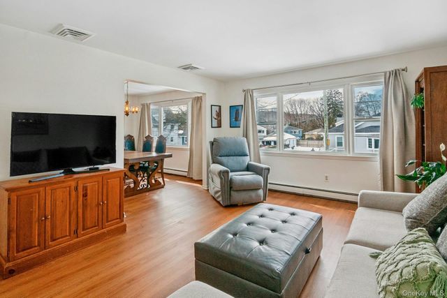 35 Lenox Avenue, Pleasantville, NY 10570