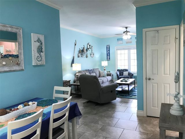 7000 Seawall Boulevard 713, Galveston, TX 77551