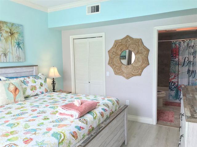 7000 Seawall Boulevard 713, Galveston, TX 77551