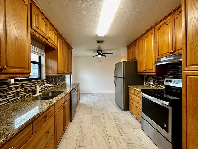 711 Center St, Kerrville, TX 78028