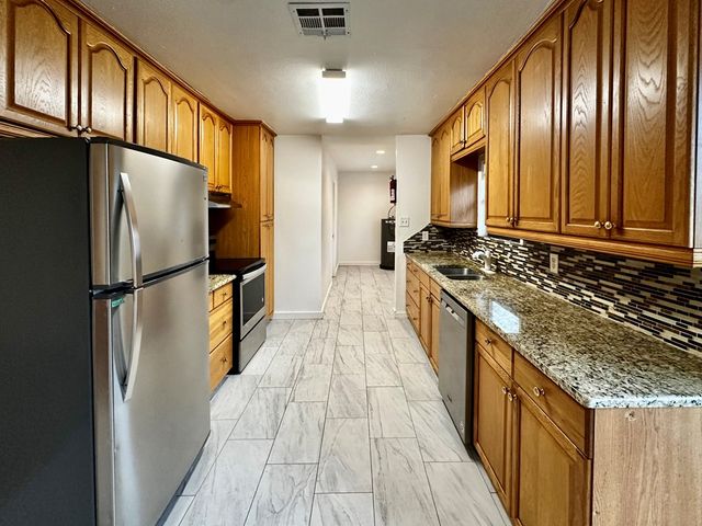 711 Center St, Kerrville, TX 78028