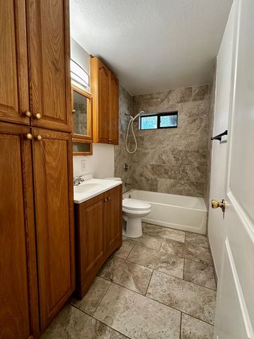 711 Center St, Kerrville, TX 78028