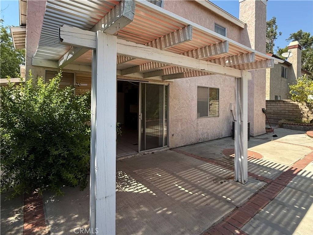 Image 4 of property listing at 27544 Lovage Court, Saugus, CA 91350