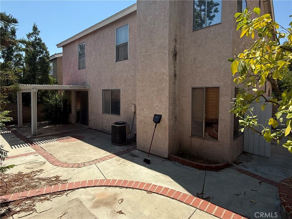 Image 5 of property listing at 27544 Lovage Court, Saugus, CA 91350