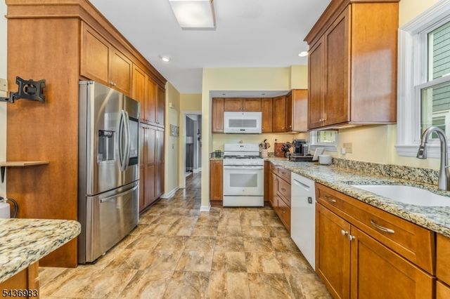 28 Codington Pl, Somerville Boro, NJ 08876