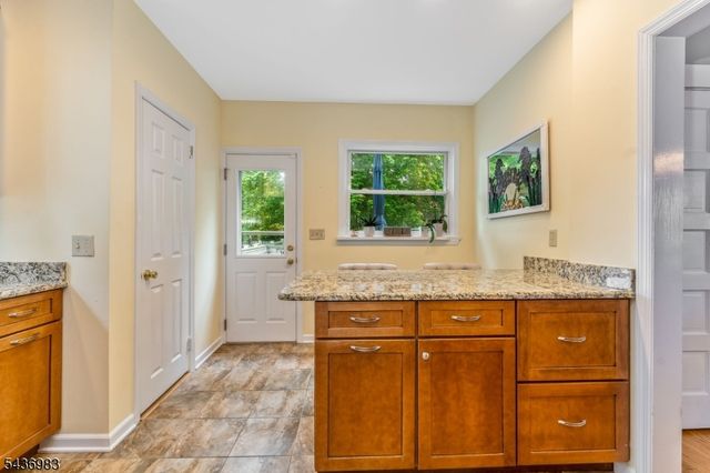 28 Codington Pl, Somerville Boro, NJ 08876