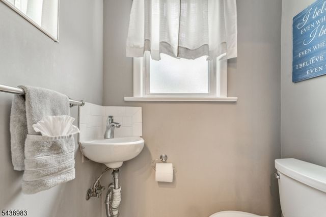 28 Codington Pl, Somerville Boro, NJ 08876