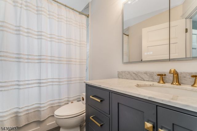 28 Codington Pl, Somerville Boro, NJ 08876