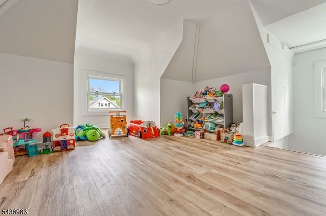 28 Codington Pl, Somerville Boro, NJ 08876