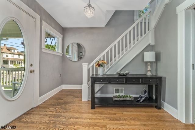 28 Codington Pl, Somerville Boro, NJ 08876